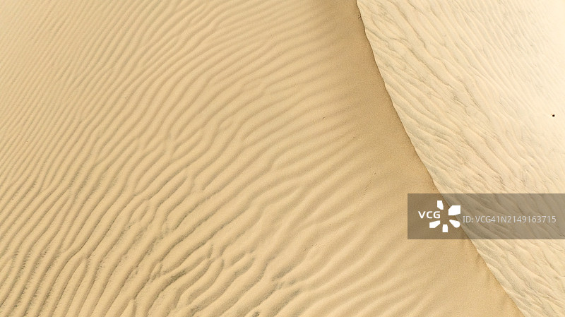 美国加利福尼亚州死亡谷沙丘高角度景观图片素材