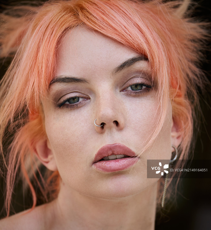 红发女人特写图片素材