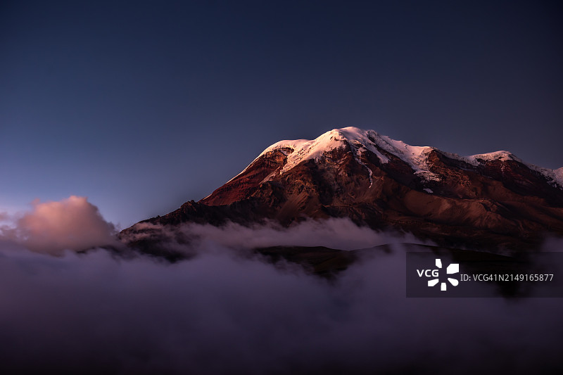 厄瓜多尔钦博拉索火山雪山日落美景图片素材