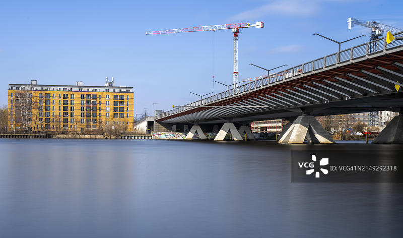 长曝光：德国柏林-施潘道水城桥的哈弗尔河图片素材