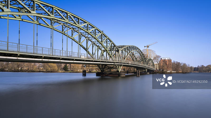 德国柏林施潘道埃斯维德桥哈弗尔河长曝光摄影图片素材