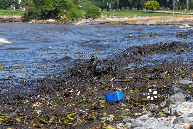 受污染的废水，环境污染的象征图像，拉普拉塔河，阿根廷布宜诺斯艾利斯，南美图片素材