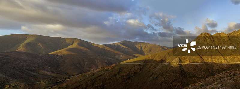 富埃特文图拉岛FV-617公路晚霞风光（加那利群岛，西班牙，欧洲）图片素材