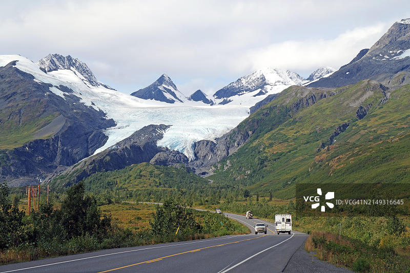 美国阿拉斯加州秋季冰川山谷风光图片素材
