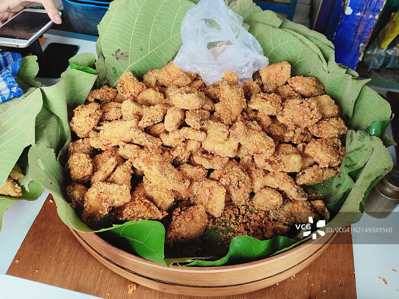 炸克龙鱼是来自东爪哇帕奇丹的典型当地美食图片素材
