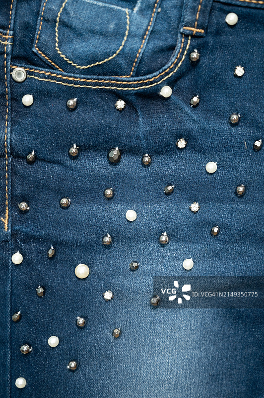 带有白色珍珠设计的蓝色牛仔背景图片素材