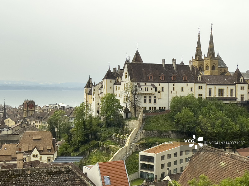 纳沙泰尔城堡和纳沙泰尔湖图片素材