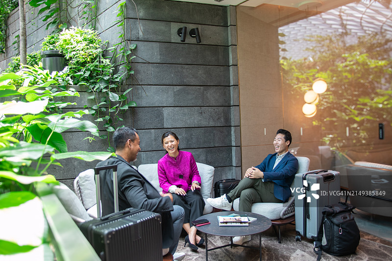商务旅客休闲交流图片素材