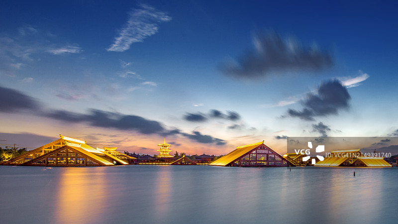 广福林与天空云彩图片素材