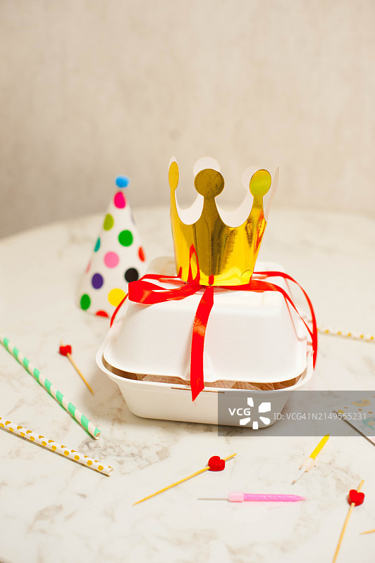 奶油蛋糕，生日帽图片素材