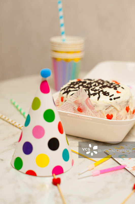 奶油蛋糕，生日帽图片素材