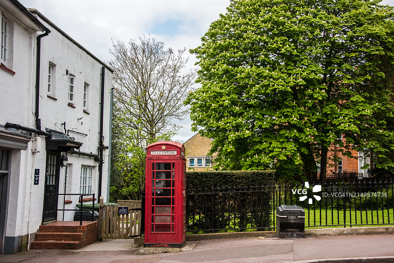 哈罗山上红色电话亭图片素材