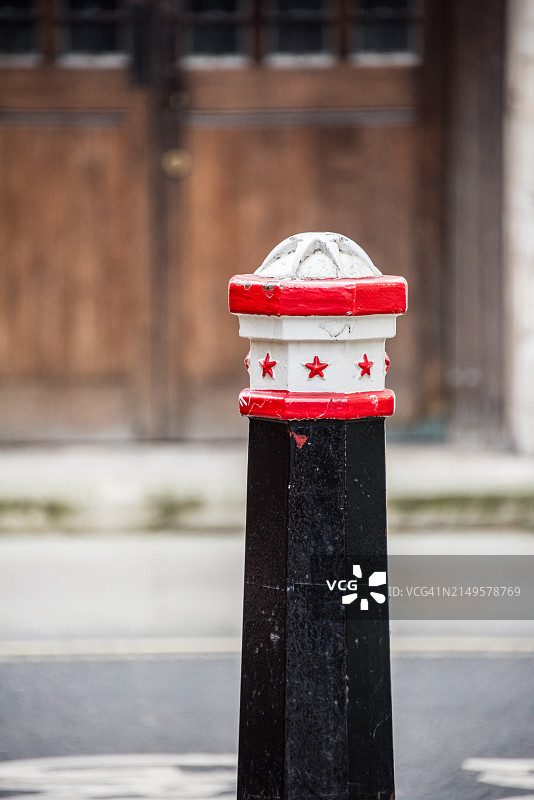 装饰后的伦敦路障图片素材