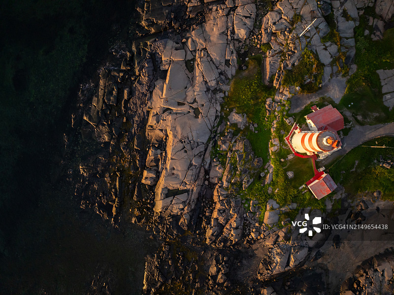 魁北克北岸蒙茨角灯塔日出航拍图片素材