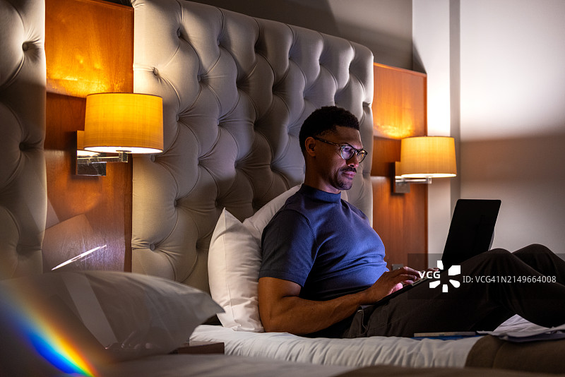 专注于手头的任务图片素材