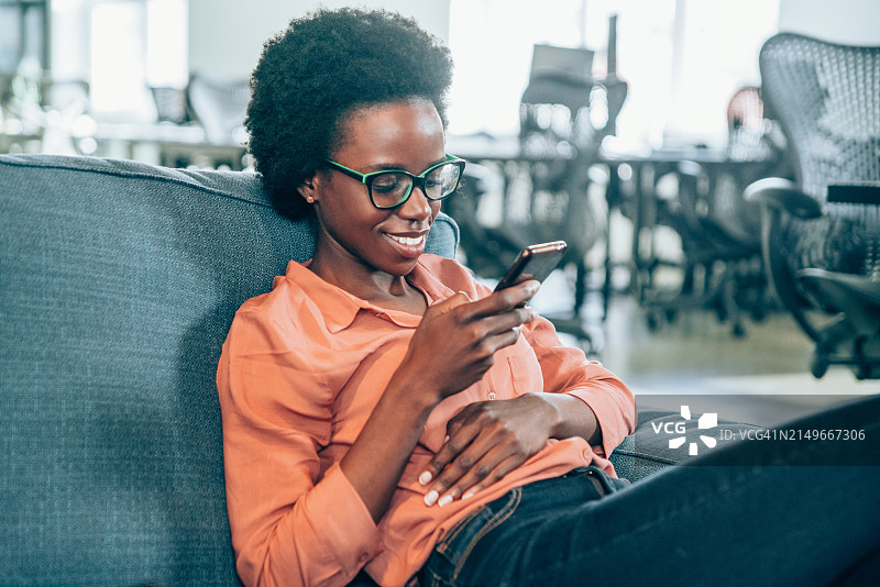 女商人办公室休息图片素材