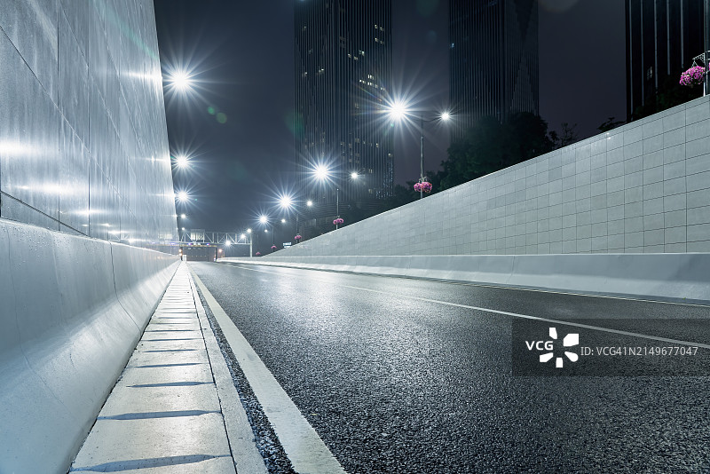 城市隧道夜间入口图片素材