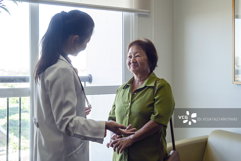 医生和病人图片素材