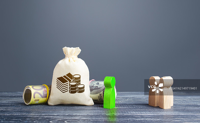 罐中硬币特写图片素材