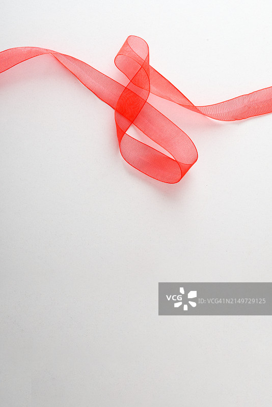 白色背景上的缎带图片素材