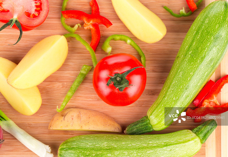 餐桌上蔬菜的高角度视图图片素材