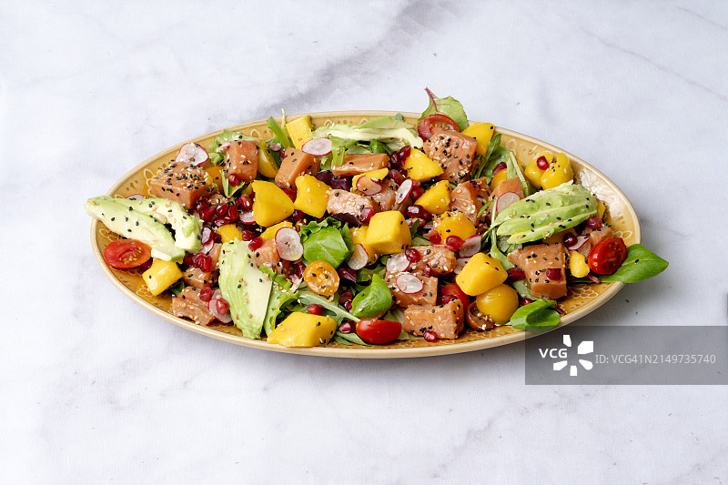 三文鱼芒果沙拉图片素材