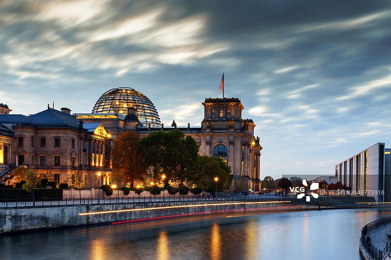 德国联邦议院大厦与施普雷河（德国议会大厦）——柏林图片素材