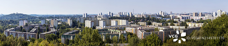 柏林-马尔灿住宅区全景：板式住宅楼与柏林电视塔图片素材