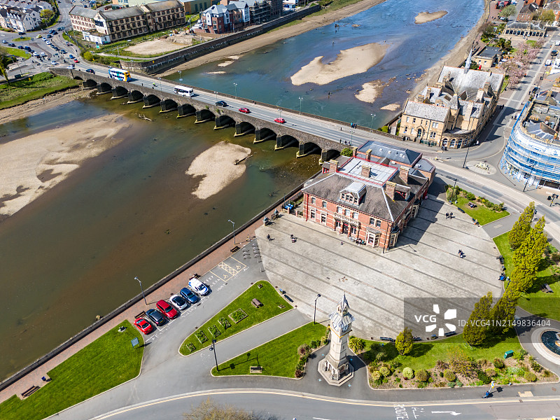 巴恩斯塔珀尔长桥和钟楼图片素材