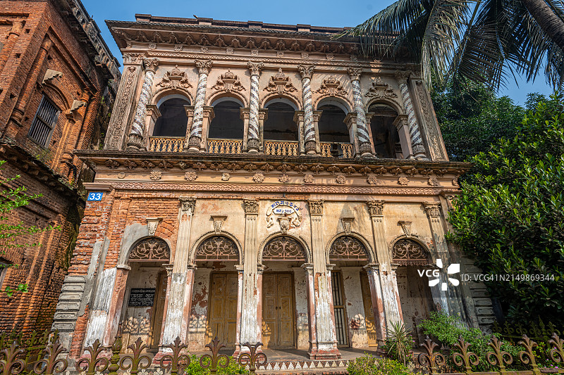 位于达卡索纳冈的33号建筑，展示华丽的fa图片素材