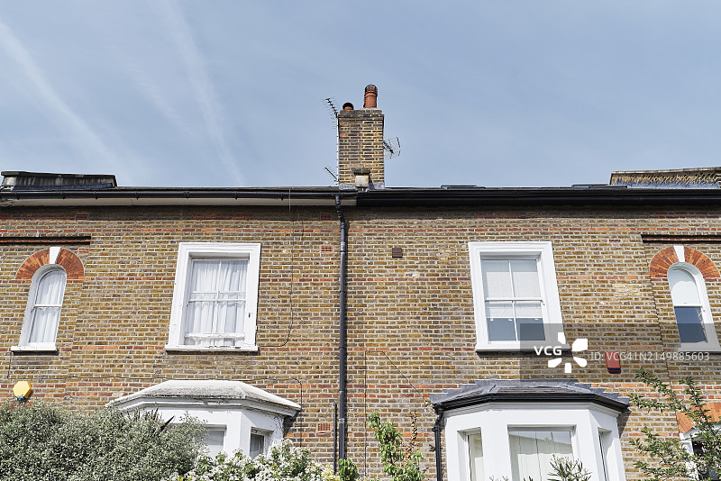 低角度砖墙房屋外观图片素材