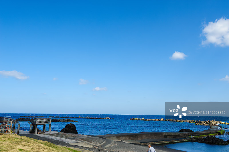 索科多海滩，潜水点。消波块内有大量的桌面珊瑚群，许多海龟栖息在该地区。图片素材