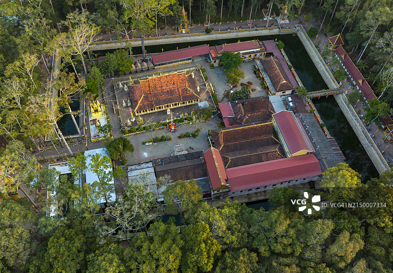 越南茶荣省的昂寺：高棉风格的古老宝塔图片素材