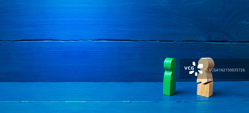 桌子上小雕像的特写图片素材