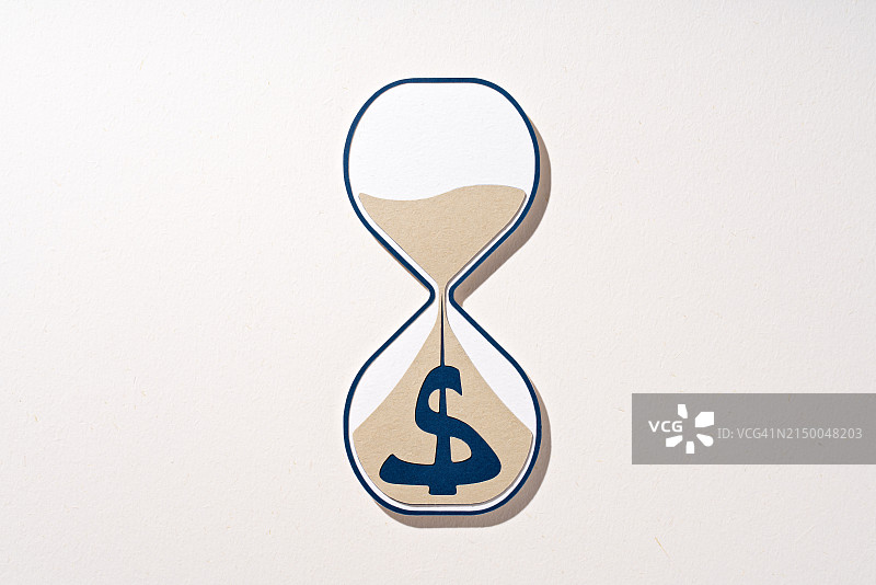 流淌在沙漏中的蓝色美元符号，时间就是金钱概念图片素材