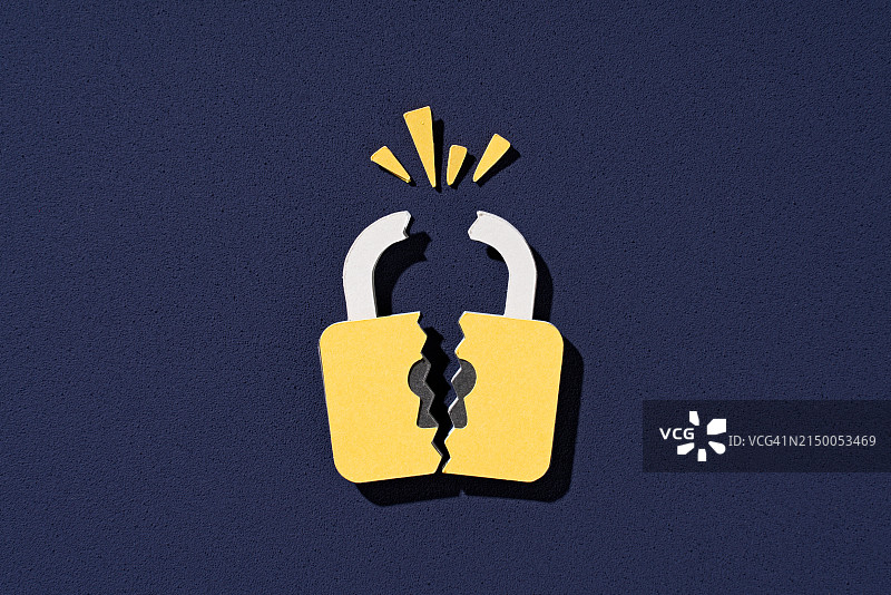 破解锁的纸工艺，数据安全概念图片素材