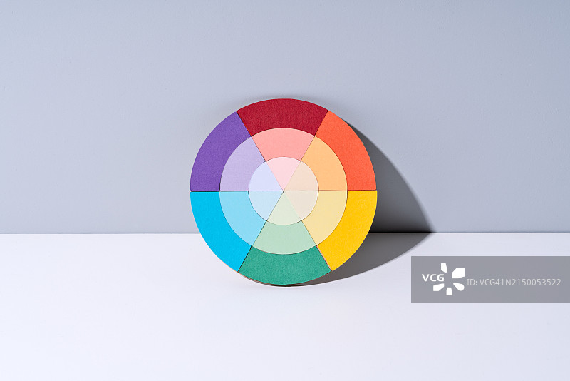 彩色色轮与渐变，纸艺图片素材