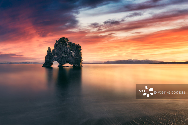 冰岛惠特塞库尔日出震撼云朵图片素材