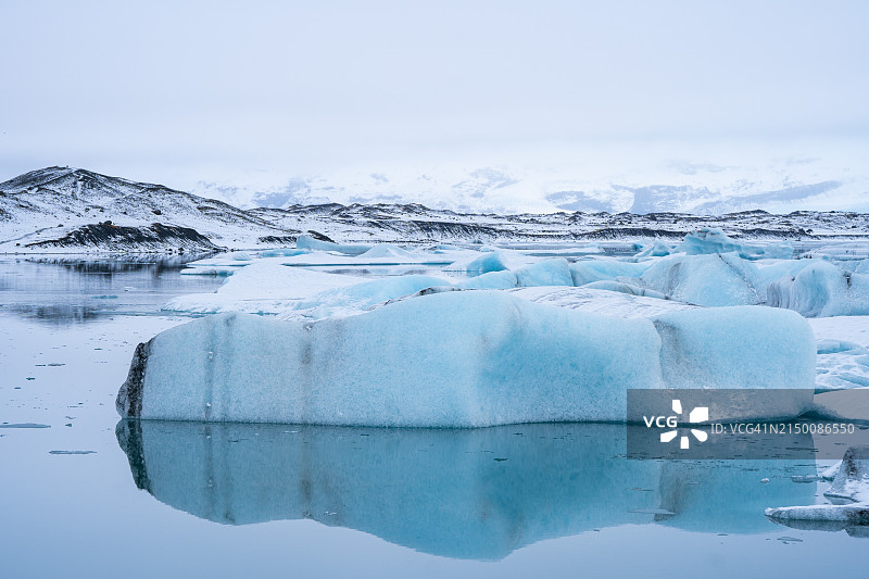 冰岛杰古沙龙泻湖的冰山图片素材