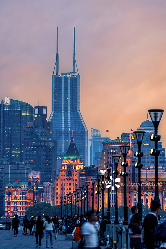 现代城市夜景背景——上海图片素材