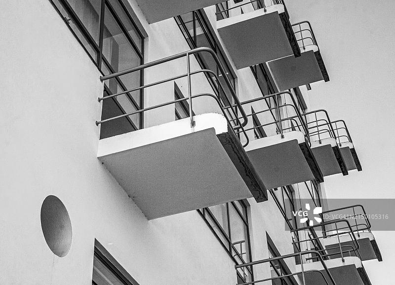 德国萨克森-安哈尔特德绍包豪斯阳台图片素材