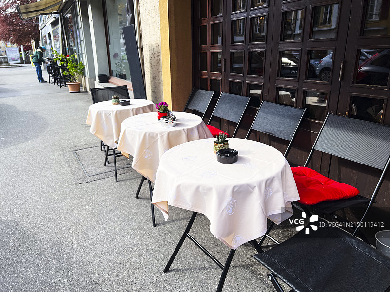 尼道的街边咖啡桌图片素材