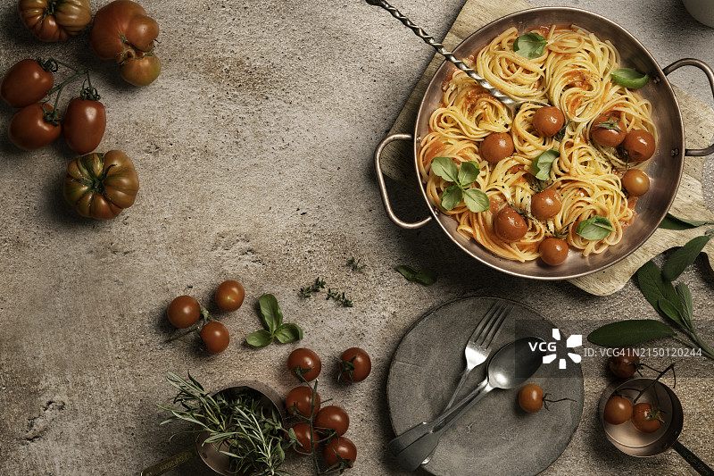 意大利面和帕基诺番茄酱图片素材
