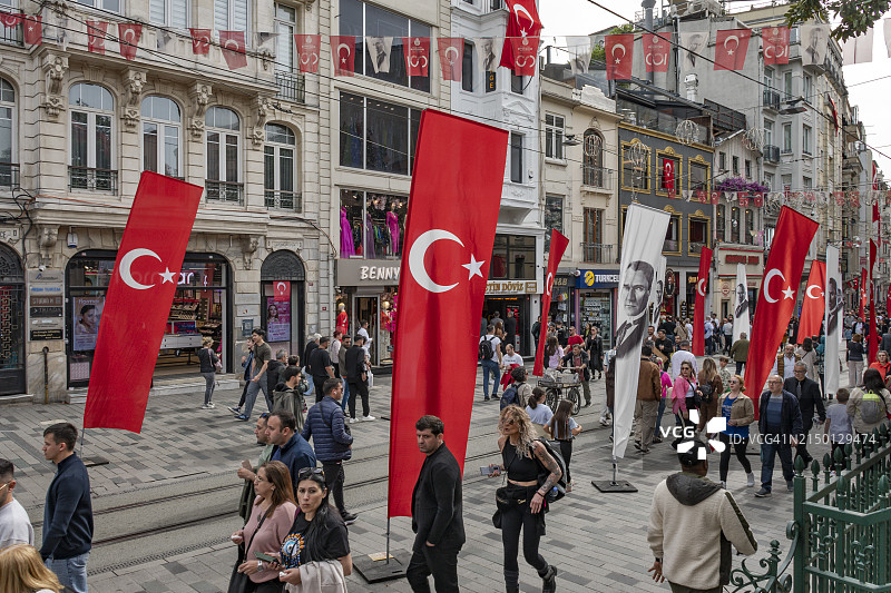 土耳其伊斯坦布尔贝伊奥卢区著名的独立大街图片素材