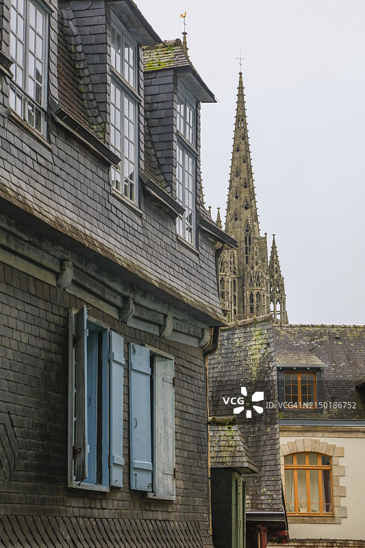 法国布列塔尼地区圣科伦丁大教堂塔楼图片素材