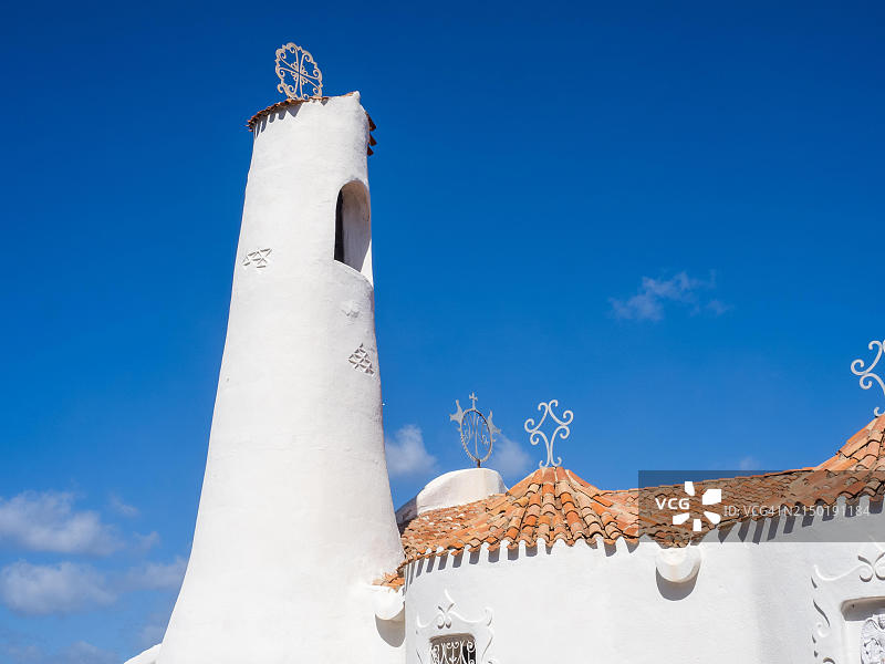 意大利撒丁岛切尔沃港斯特拉马里斯教堂塔楼图片素材