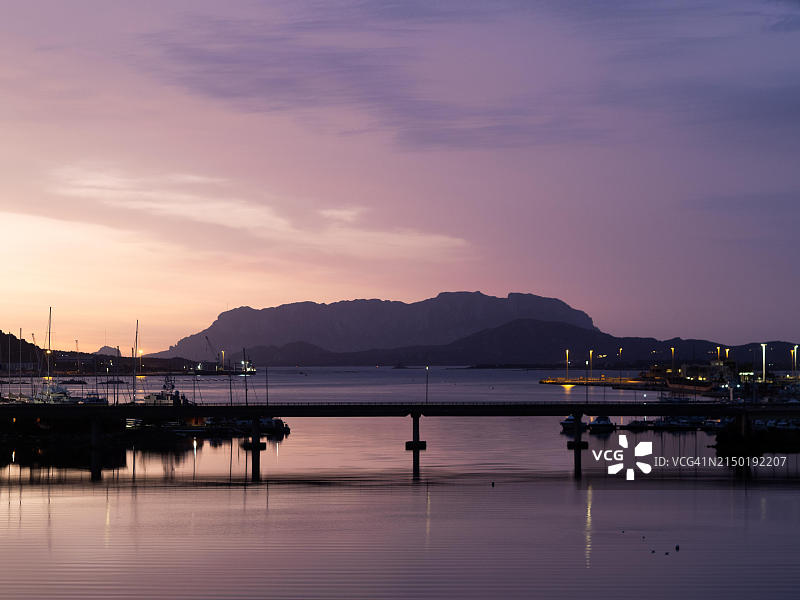 意大利撒丁岛奥尔比亚港的日出图片素材