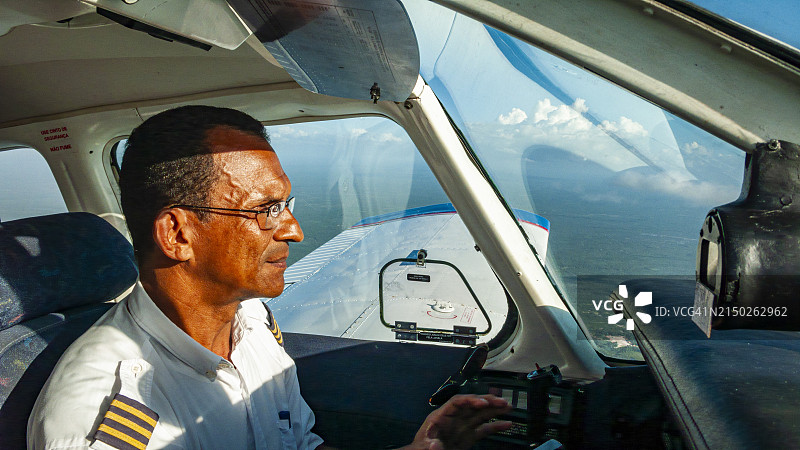 在巴西乘坐小型飞机飞行图片素材