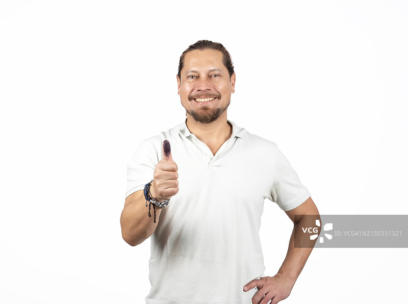 男子参与投票活动图片素材