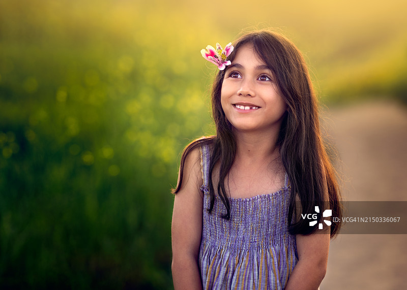 春季欢乐女孩图片素材